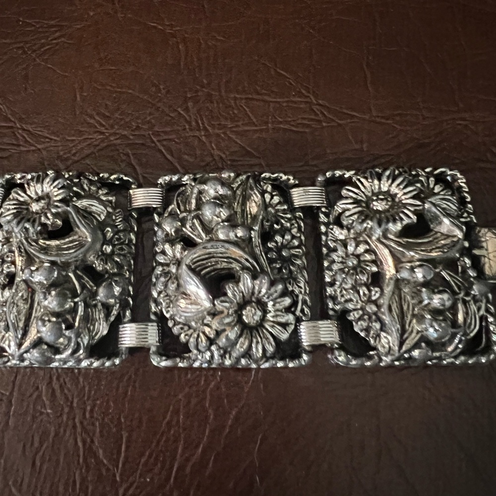 Vintage Sarah Coventry Antique Floral Silver Tone Bracelet, Signed - Picture 3 of 12